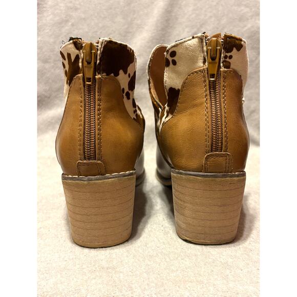 Pierre Dumas Size 7 Fall Fashion Cow Print Ankle Booties Back Zip - Picture 4 of 10